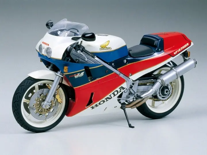 Tamiya 1/12 Honda Rc30 Vfr750r Model Kit 1