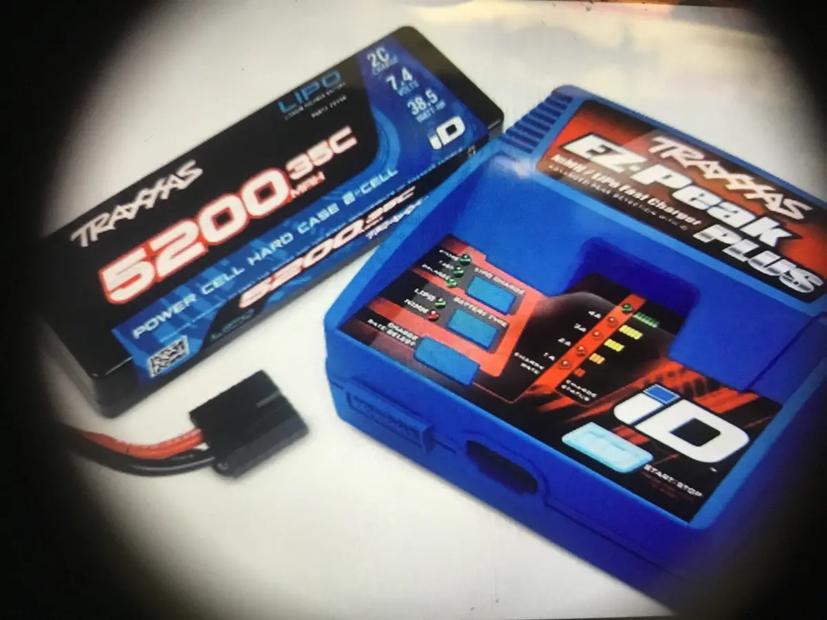 Traxxas 2S 7.4V 5200Mah 35C Hardcase Lipo And Charger Completer Pack 1