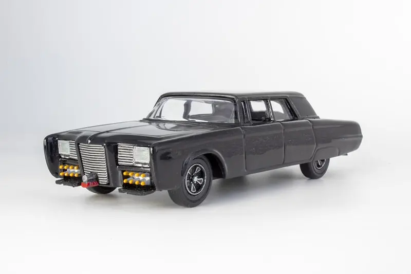 Polar Lights 1/32 The Green Hornet “Black Beauty” Model Kit 1