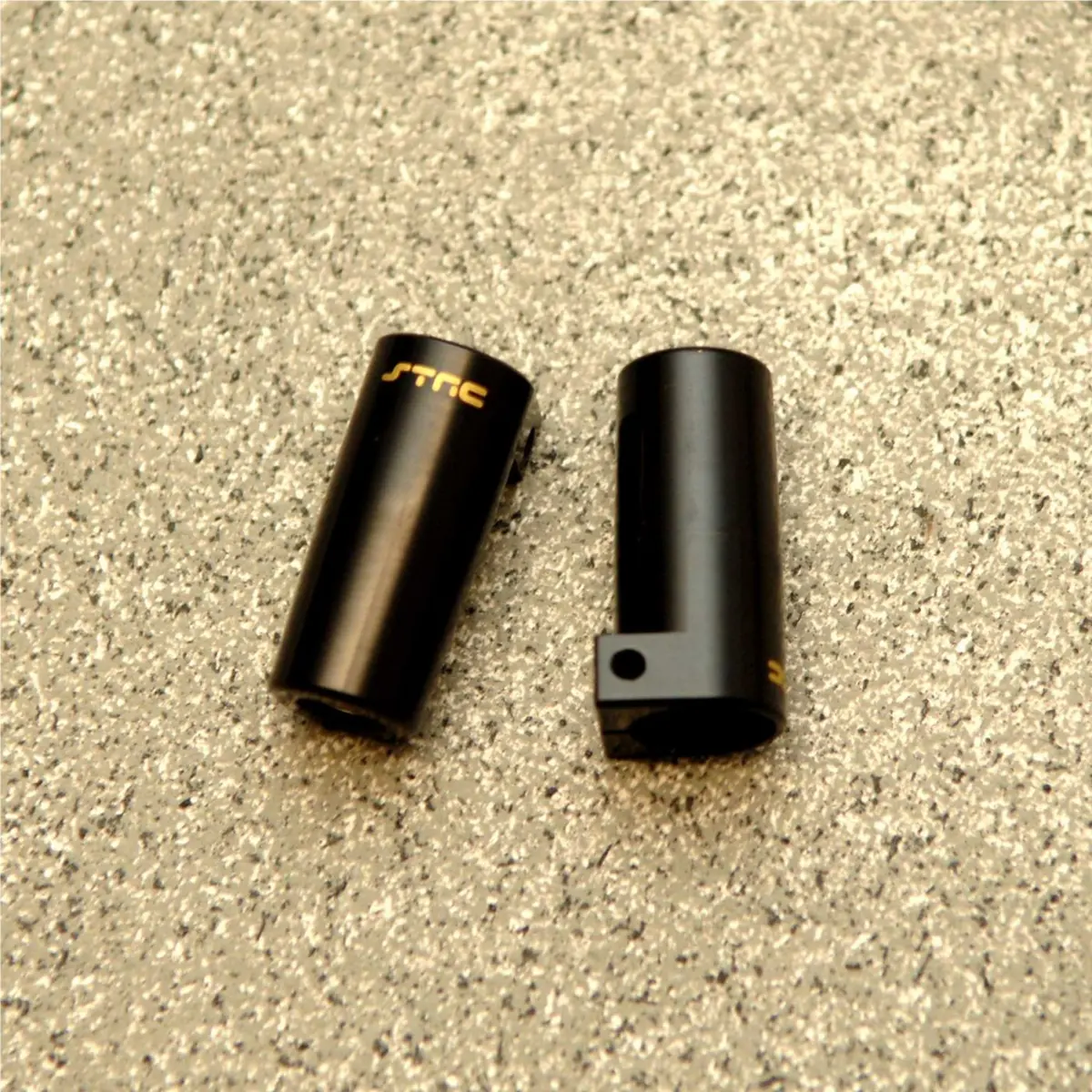 Strc Cnc Brass Rear Lock-Out (Black): Axial Scx10 Ii 1