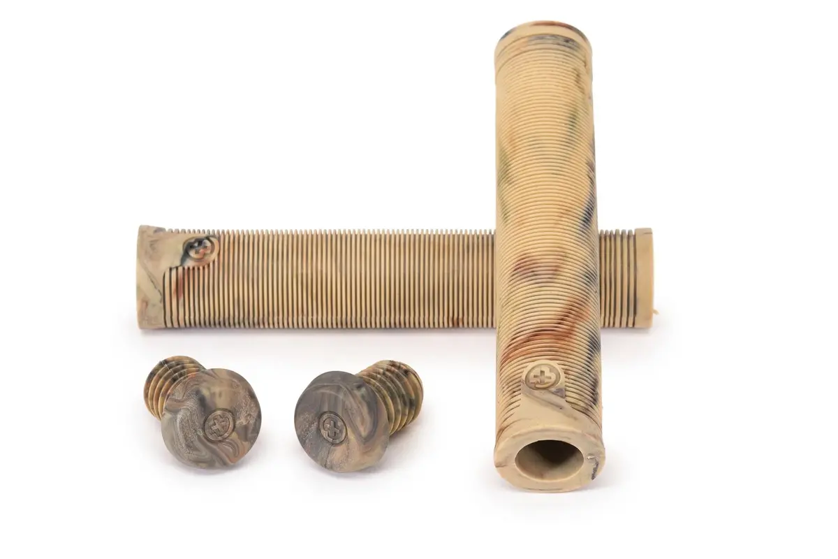 Salt Plus Xl Grips Camo Flangeless 1