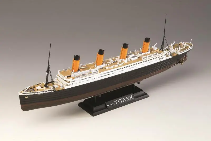 Academy 1/700 R.M.S. Titanic "Centenary Anniversary" Model Kit 1