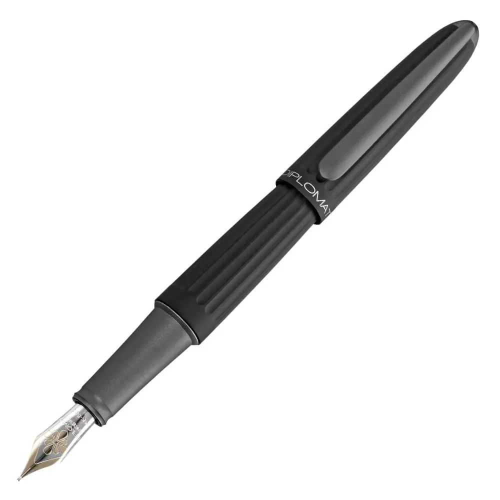 Diplomat, Aero Füller, 14K Feder, Schwarz 1